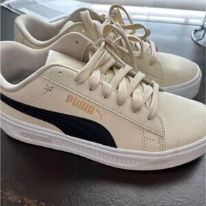 women's size 8 PUMA sneakers...worn 2-3 times